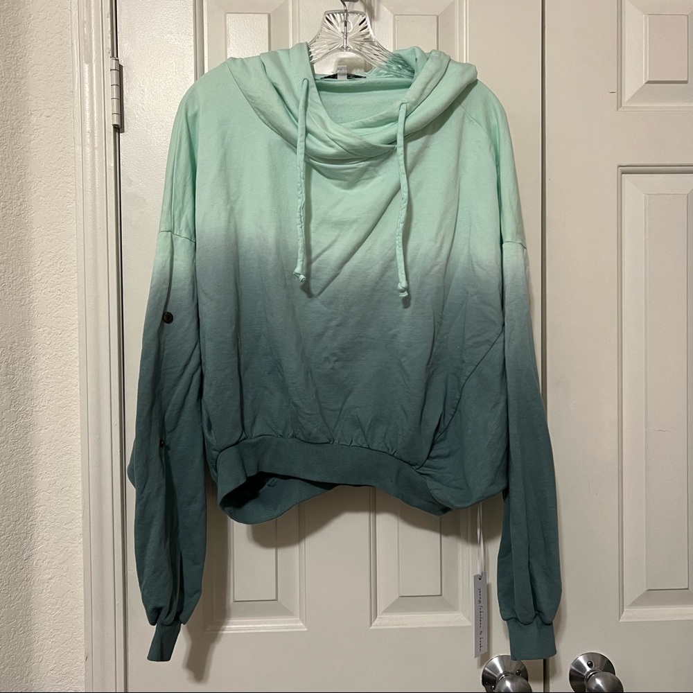 LAST CHANCE 🖤 NWT YF&B Small/Medium Batwing Snap Sleeves 🖤